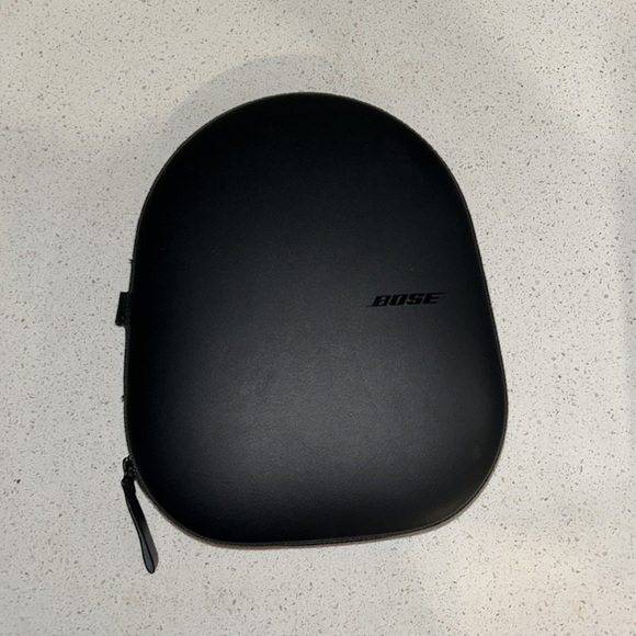 Bose Noise Cancelling Wireless Bluetooth Headphones 700, w/ Alexa Voice Control - Picture 3 of 4